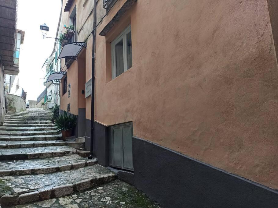 Intero Alloggio - Centro Storico - La Tana Di Aldo- 150 M Da Pepe In Grani Caiazzo Exterior foto